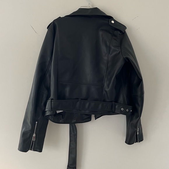 NWOT ZARA Faux LEATHER JACKET - L - Picture 4 of 5